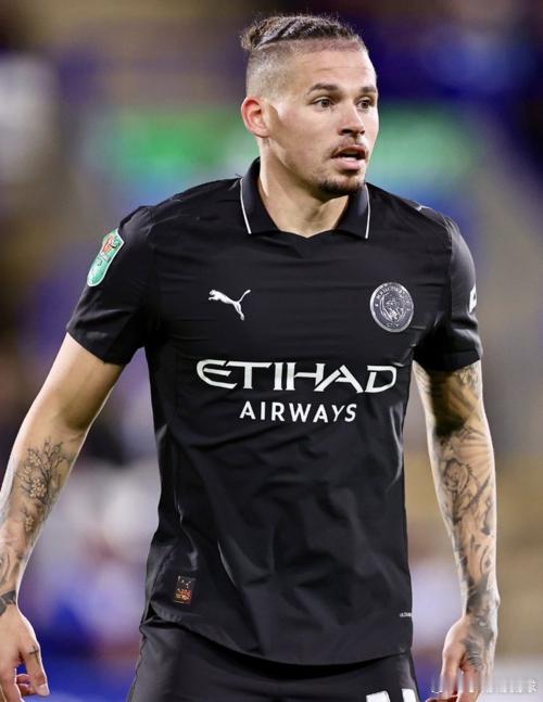 😎曼城中场菲利普斯本赛季只踢7分钟，周薪约15万英镑今天是曼城中场凯尔文·菲利