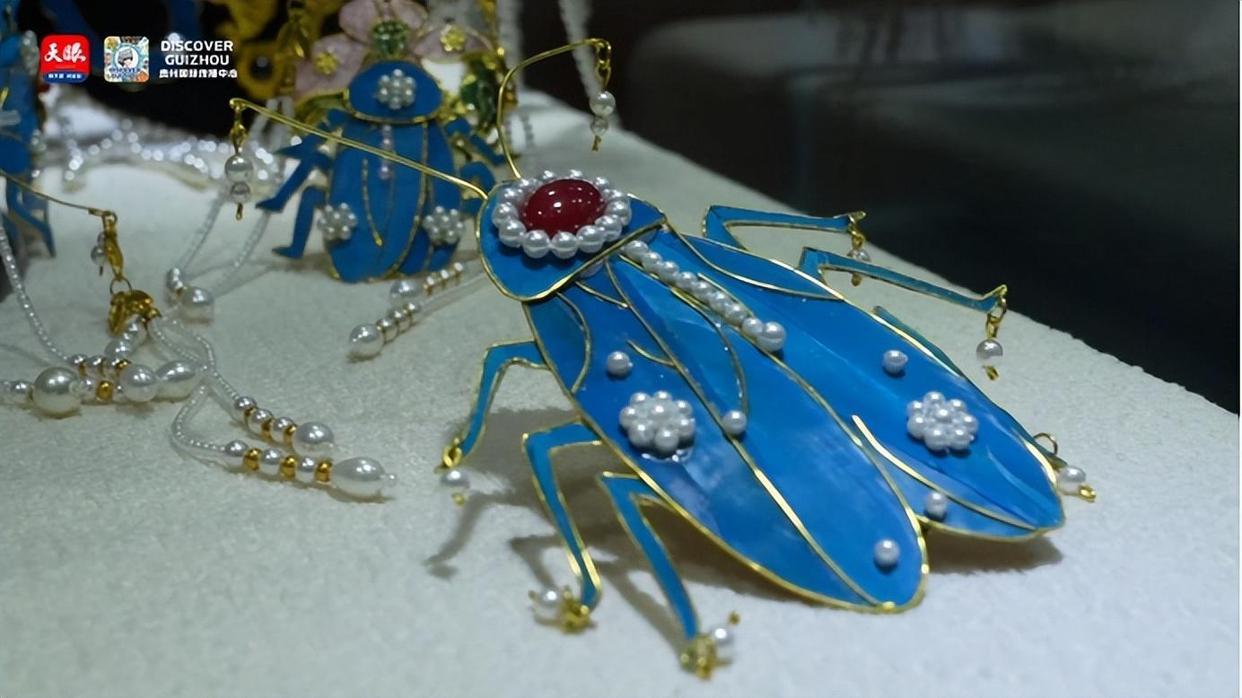 《“点翠大蟑螂”半年狂卖800只！越骂越火的背后，藏着非遗的另类出圈》

这不是