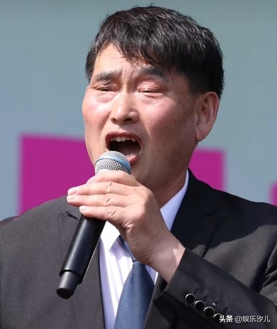 大衣哥自曝助农“给钱都不要” 免费帮忙！


大衣哥自曝助农直播“给钱都不要”，