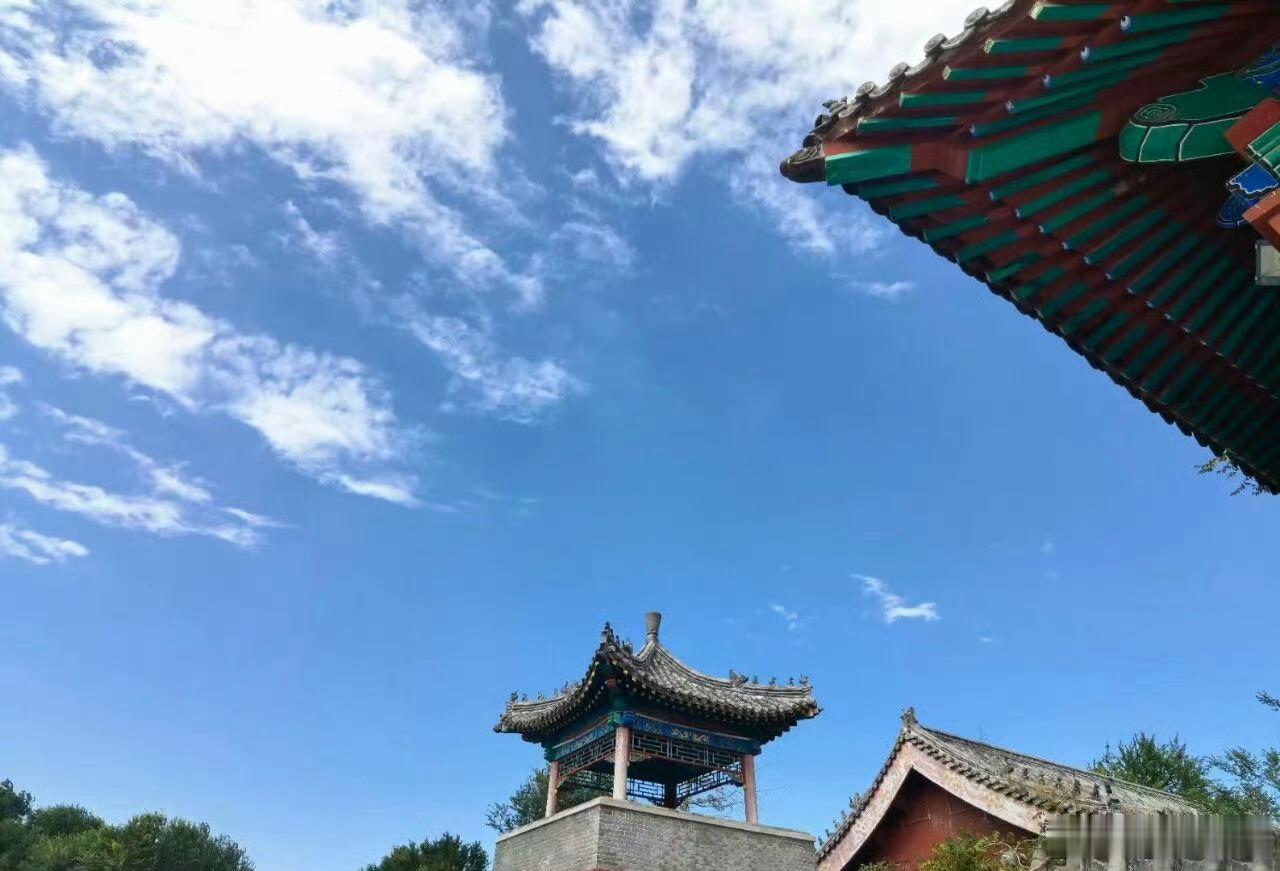 每段经历都有意义。别频频回望，也别用后来的眼光，否定当时的自己。 ​​​