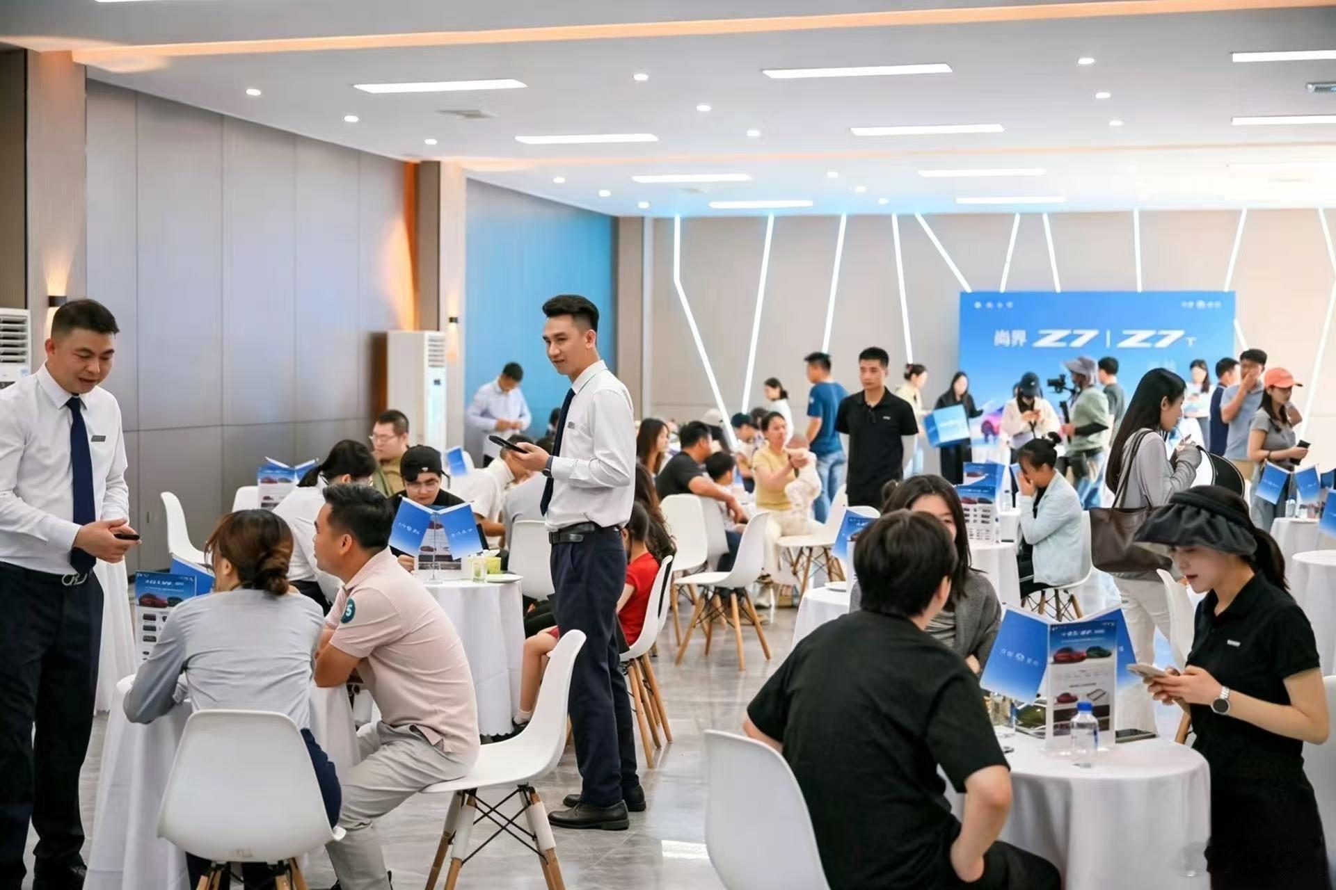 五一假期，尚界门店人特别多。