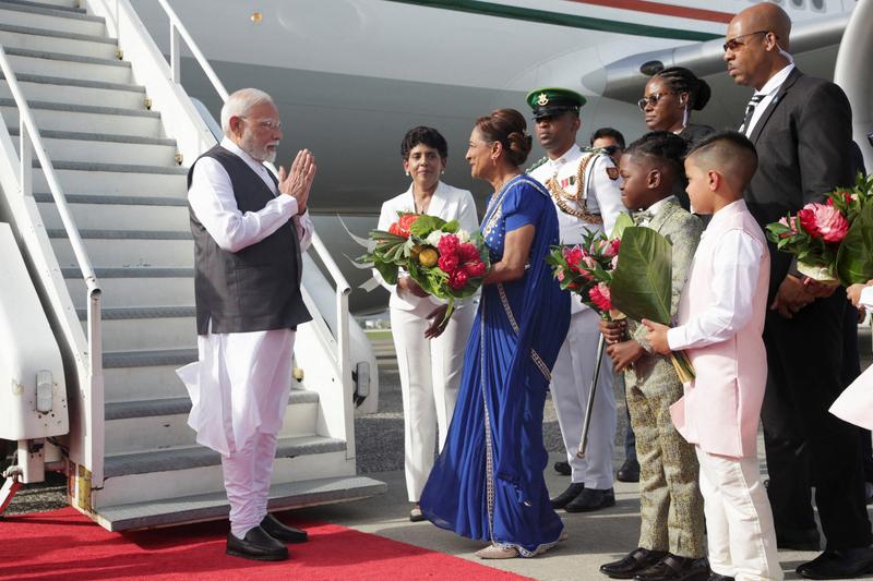 莫迪这波操作真是让人惊掉下巴！他顶着印度国内约2亿伊斯兰教徒的反对，跑去以色列访