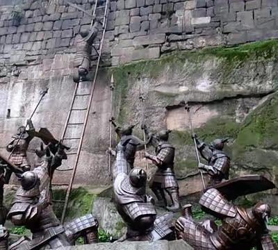 1279年，忽必烈在钓鱼城立誓，只要投降，绝不杀城中一人！于是钓鱼城死守36年的