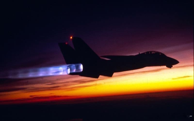 夕阳下的大猫和马赫环#外军影像##兵器影像##武器装备# ​​​