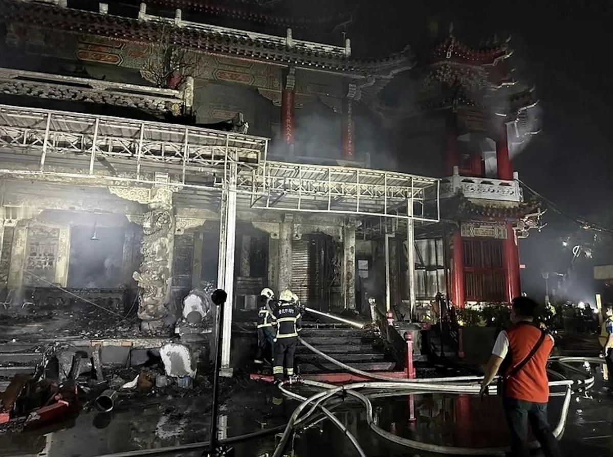 台北指南宫大火！136年历史凌霄宝殿烧毁，蒋万安今日早层再去勘灾

昨晚9点多，