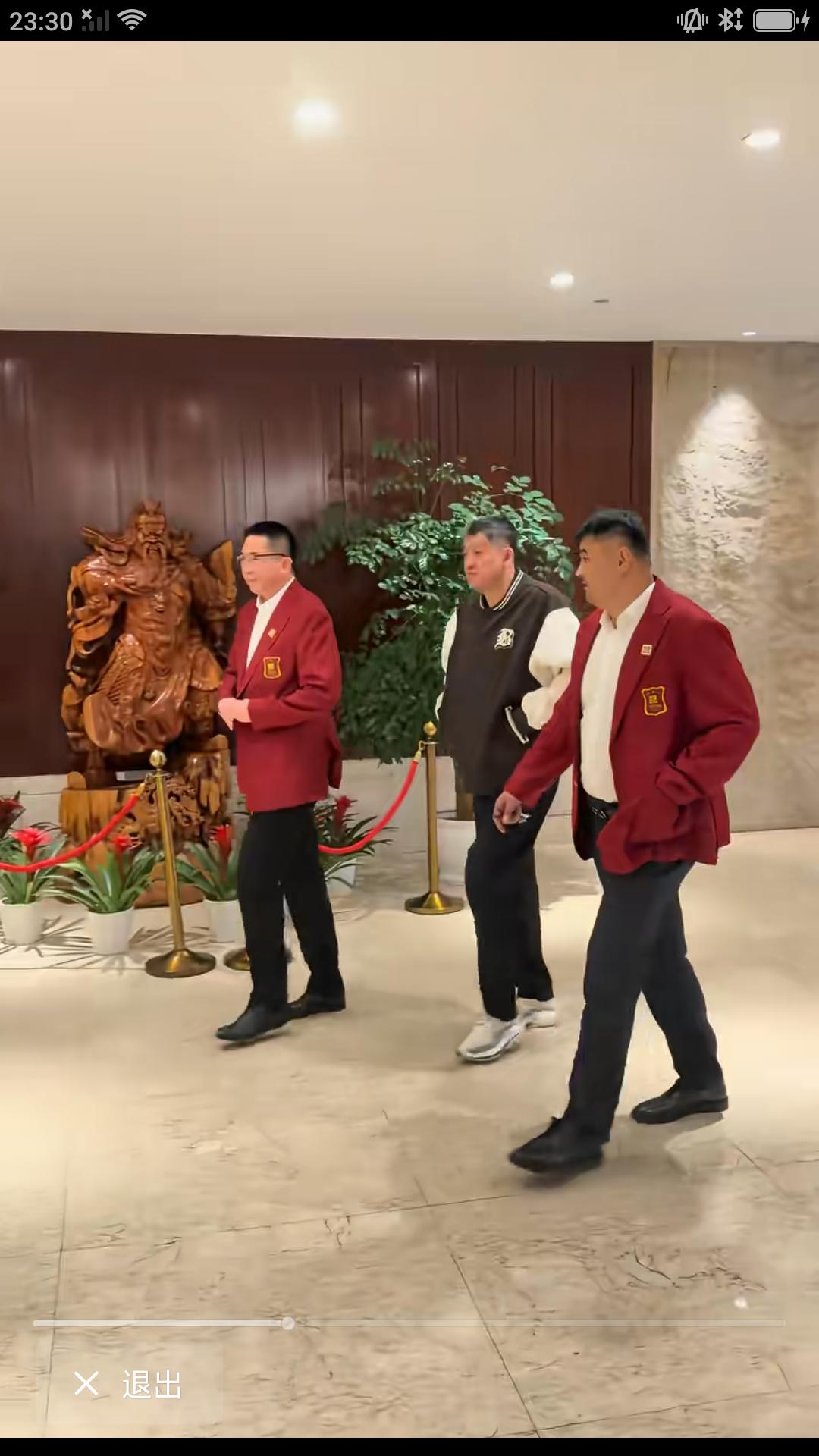 【作为中国男篮96黄金一代杰出代表，孙军，刘玉栋，胡卫东的名字众人皆知。他们三人