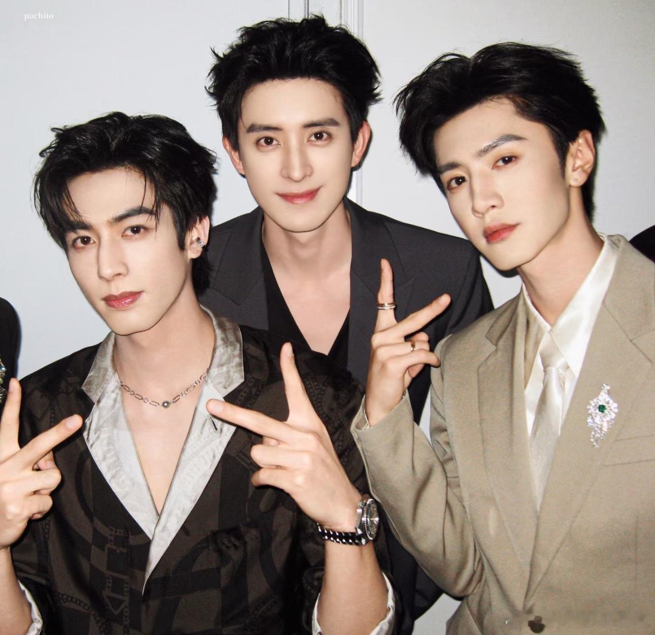 好权威的同框照，一下不知道选哪个 