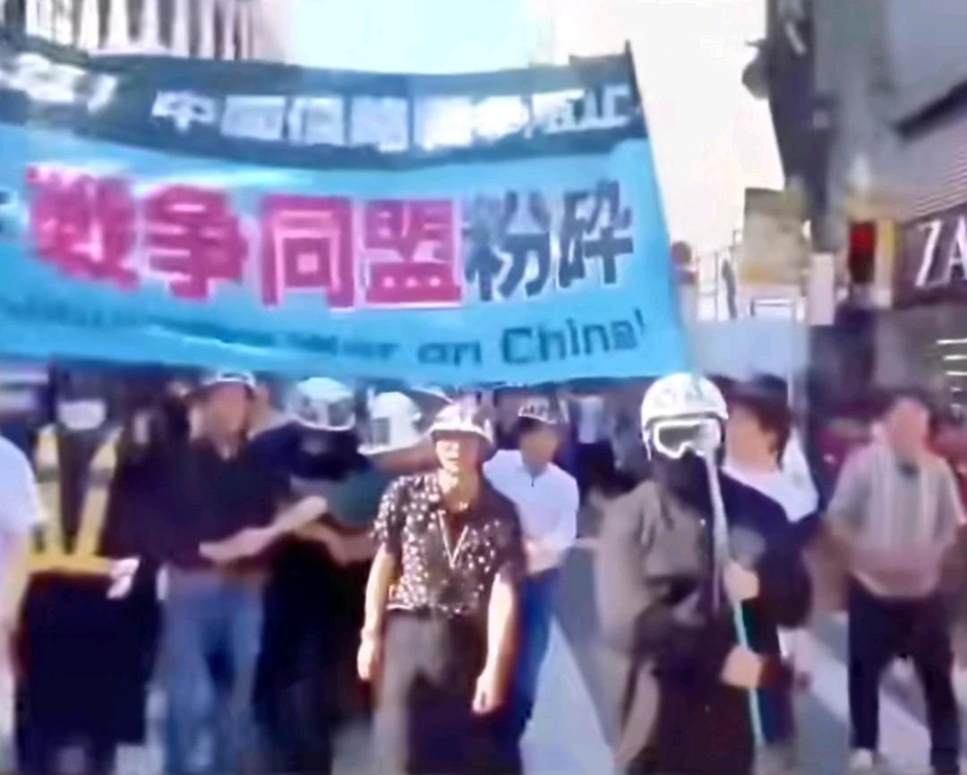 世界都在声援巴勒斯坦，
日本的声援口号有点特殊的，
看看日本人的诉求，
比美国学