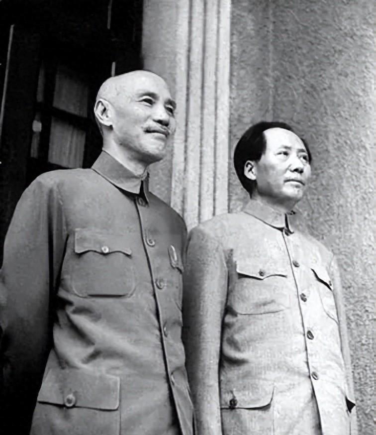 1936年张学良活捉蒋介石事件前的珍贵合影，两人神情细节早已暗示关系变化吗？
1