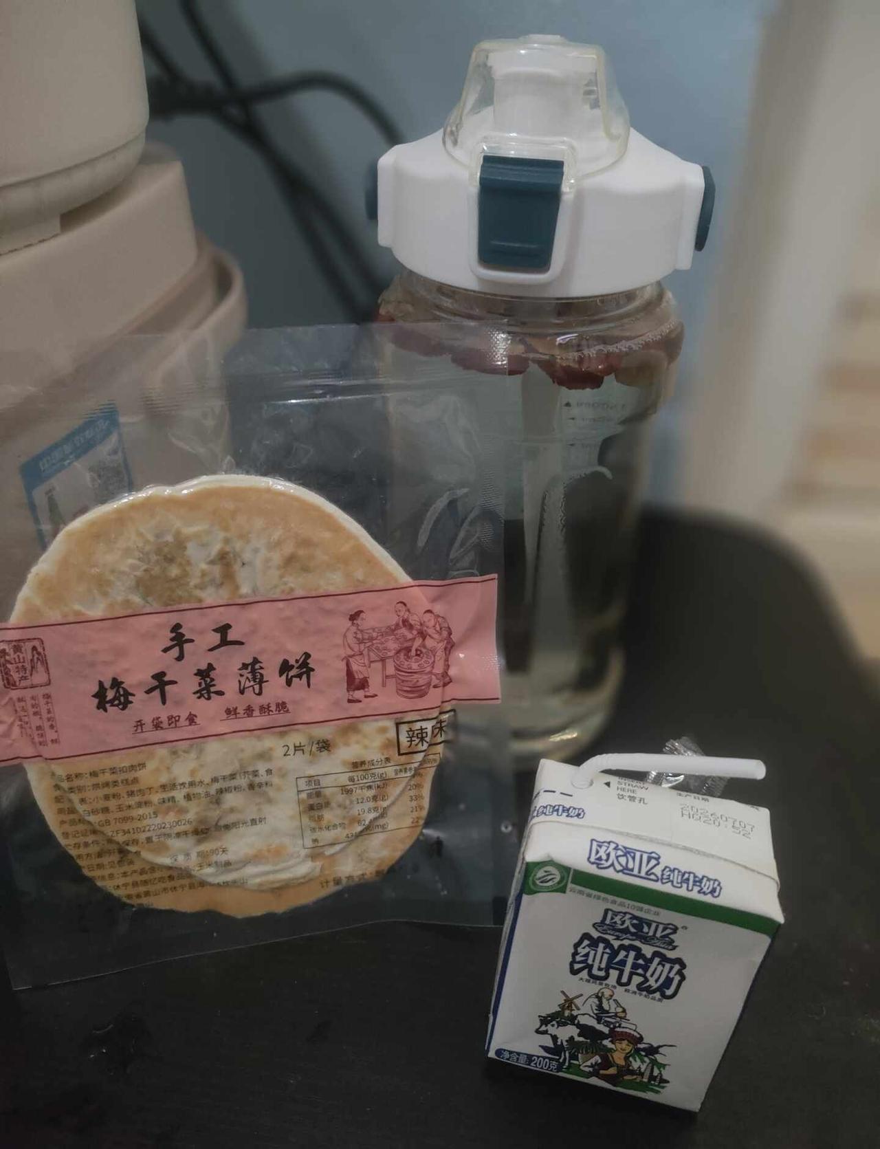 来广州已经三个月了
现在进入第四个月，依旧不习惯，已经忘了多久没有吃过这么极简的