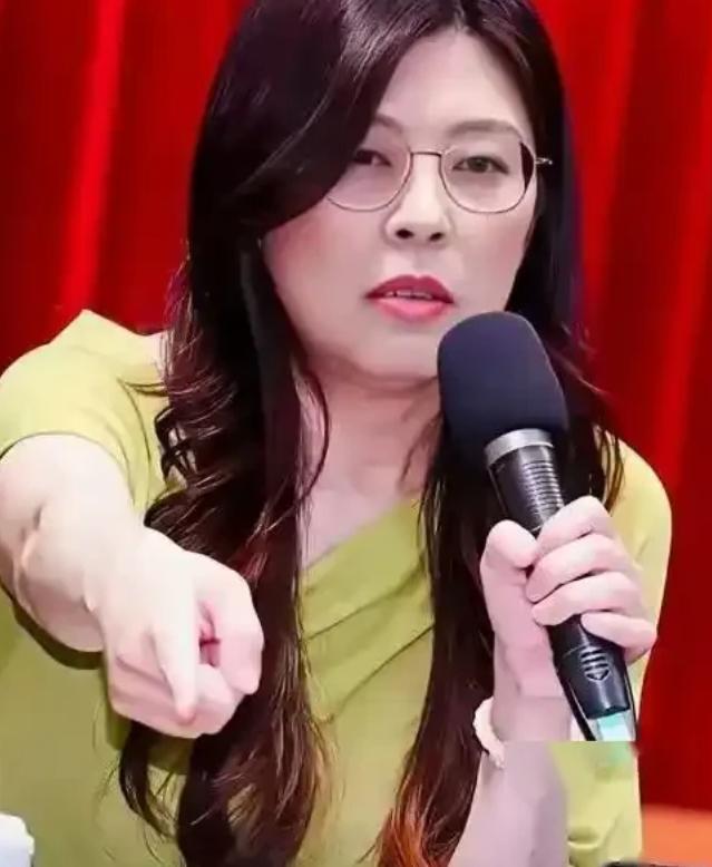 郑丽文这次，算是彻底不装了！6 月 23 号她上唐湘龙的节目，主持人直接开门见山