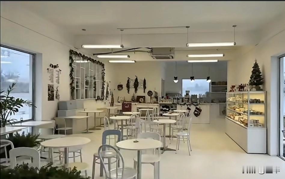 当前贵金属有明显投机泡沫，白银更疯，12.29暴跌是泡沫破裂预警不是单纯回调。白