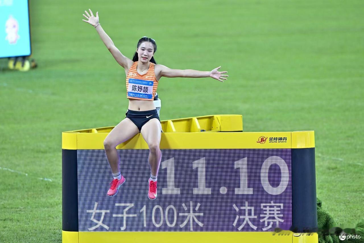 16岁小孩姐陈妤颉全运会100米，200米全部拿到金牌🥇，100米跑进11.1