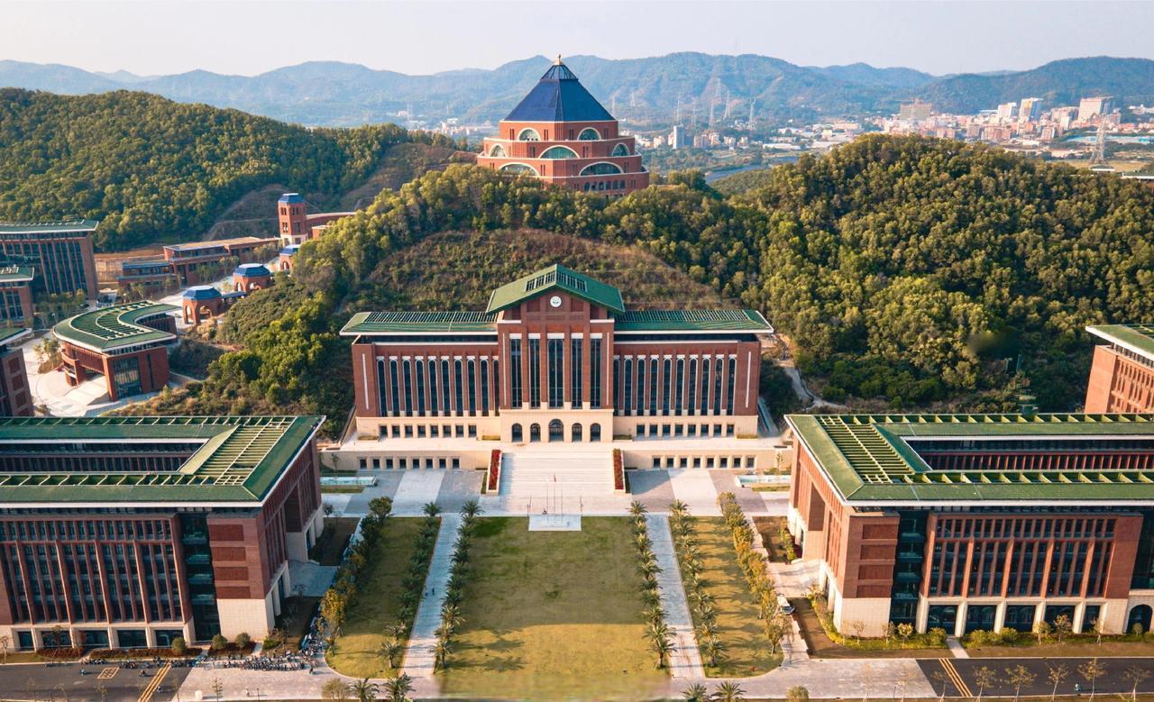 便秘者可能不适合当大学老师。据红星新闻，中山大学进行问卷调研，打算将课间10分钟