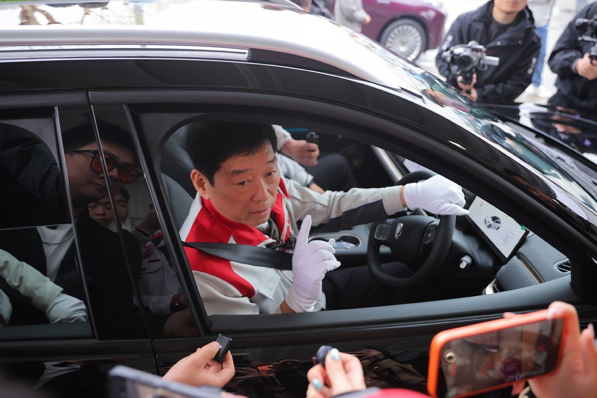 长城欧拉5  限定版纯电版正式上市，售价13.38万元，和激光雷达版同价，但新增