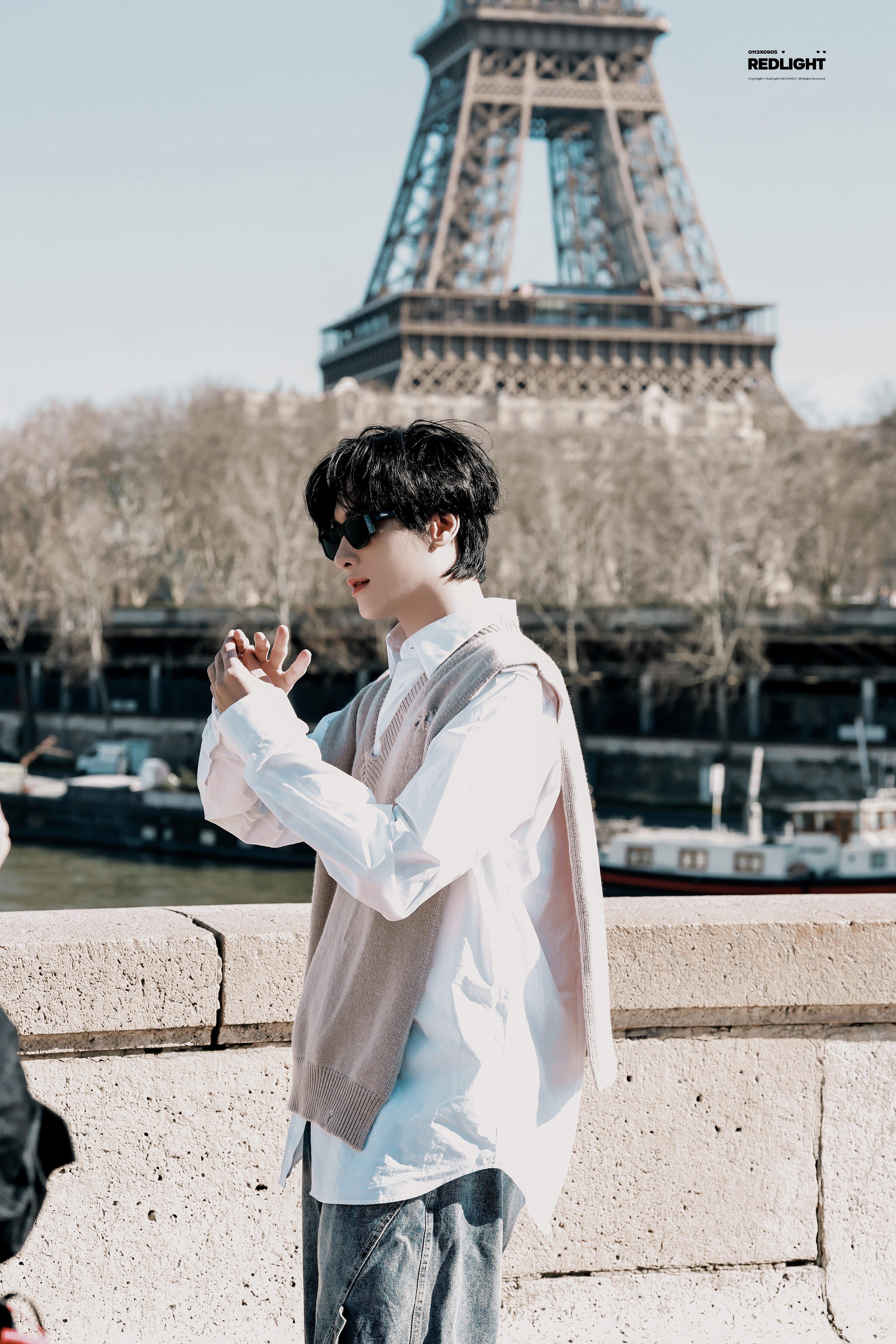 展轩巴黎街拍 展轩这一组巴黎街拍完全男大埃菲尔铁塔下的学长好帅啊！期待巴黎时装周