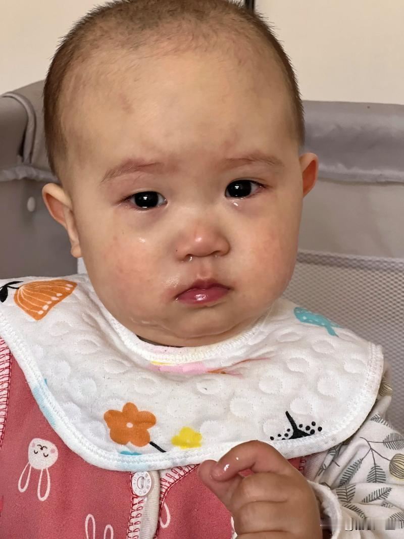 不让宝宝说骂人的话，宝宝急眼只会说:宝宝不开心了

太可爱又太懂事了
好好引导的