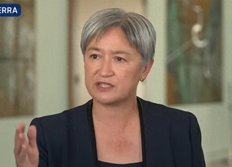 被问美以袭击伊朗是否合法，澳大利亚外长拒绝回答，两次发火

外交部长黄英贤面对记