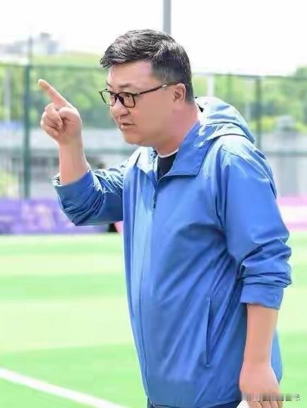 6月10日晚，董路在直播中撕破脸：“中国足协没害我，真正打压我的是北京足协，视我
