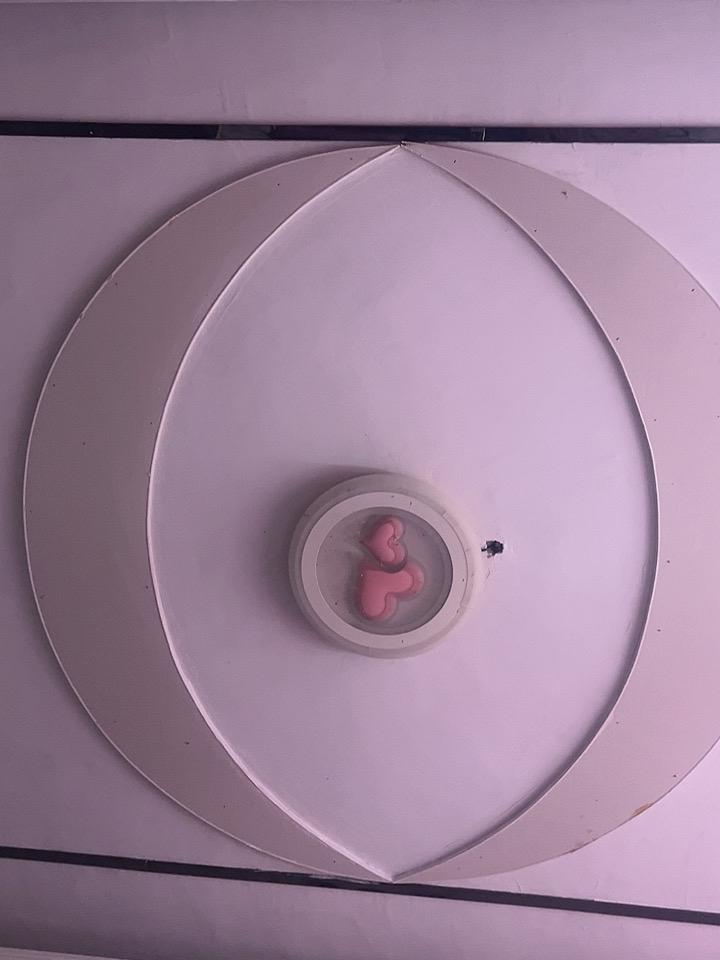 同事姑娘的婚礼取消了。
原因是房子，她姑娘说她什么都不要，彩礼，三金，也不用在房