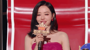 没见过这样的张靓颖 张靓颖在节目里的“反差萌”杀疯了！舞台上是气场两米八的女王，