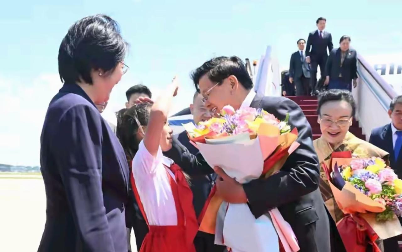 老挝人革党中央总书记、国家主席通伦抵达北京。6月4日，老挝人革党中央总书记、国家
