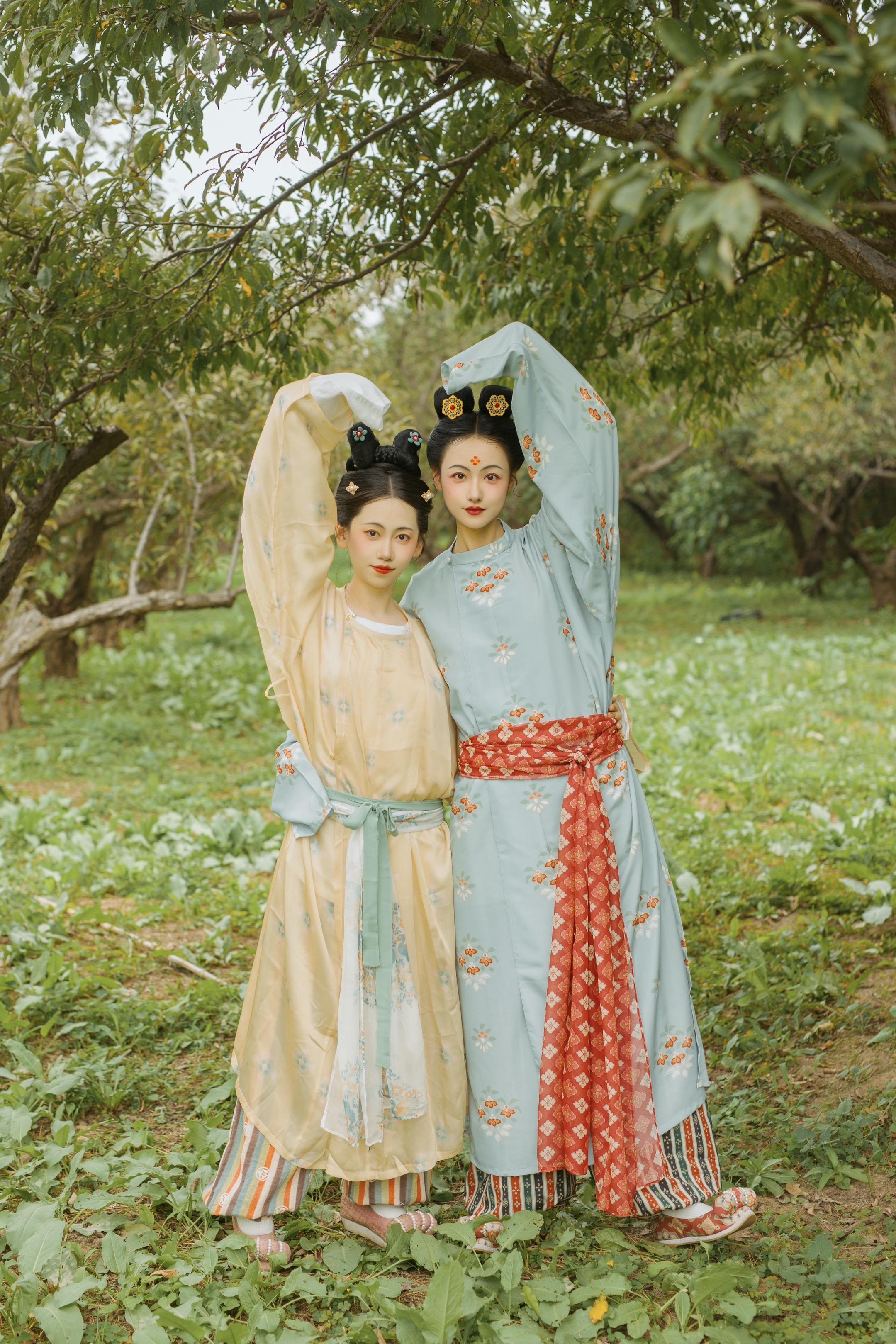 唐·圆领袍｜大唐小姐妹给你比心啦。✨开放包容的大唐，女子们挣脱了传统的...