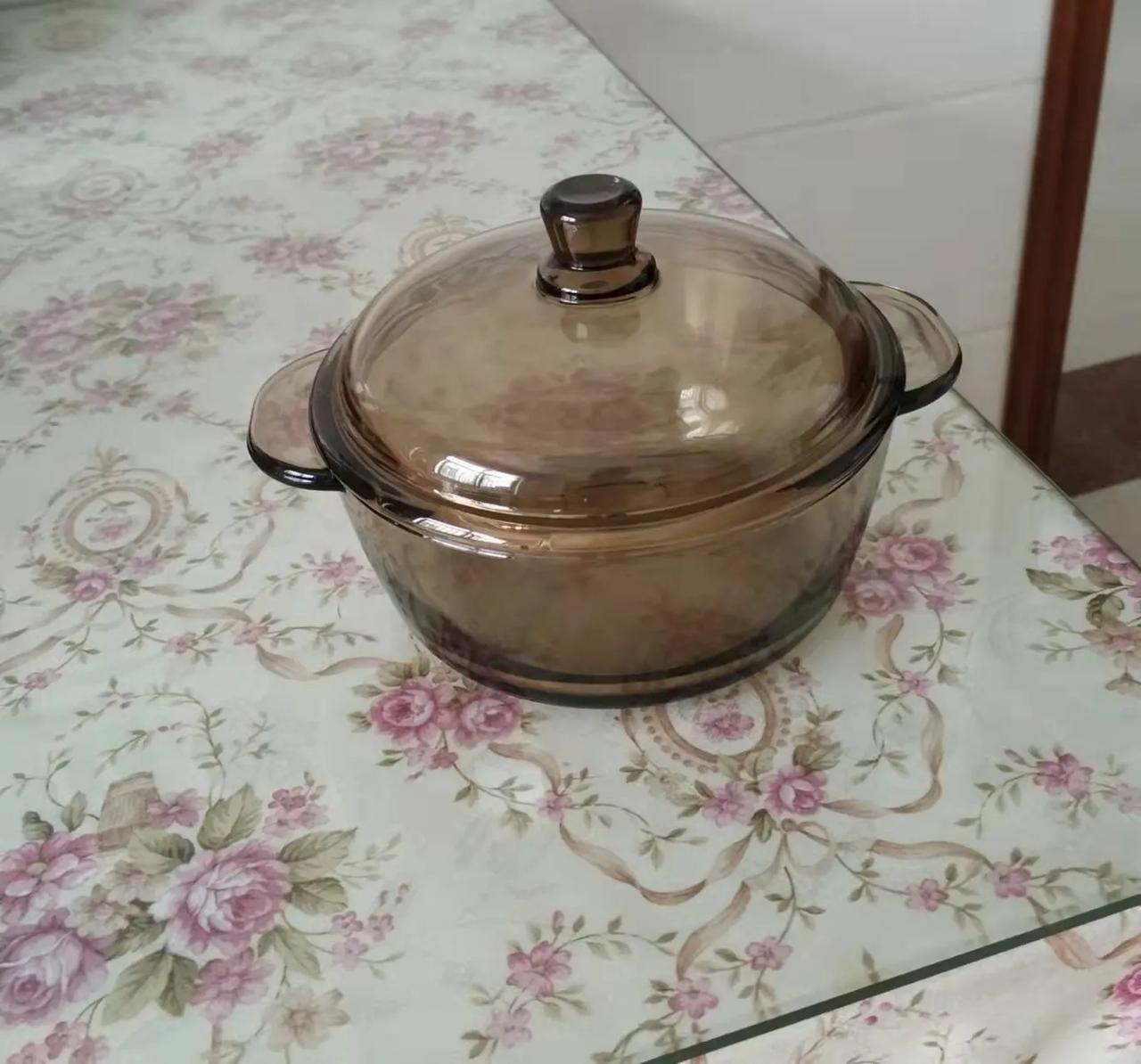 微波炉内用什么碗？同事送我一套水晶煲如图1，我用它在微波炉内热菜热饭，但用一段时