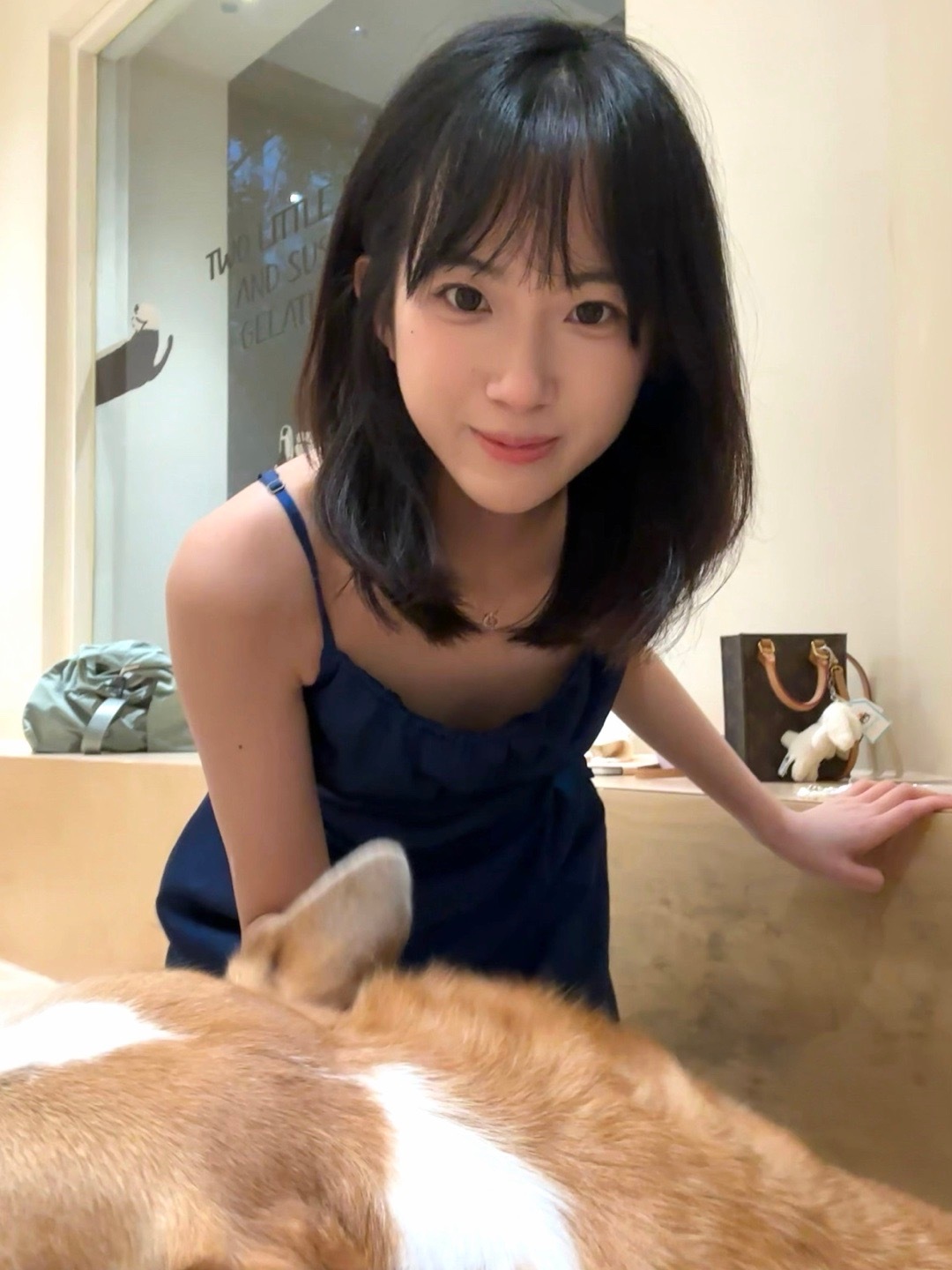 今天穿的蓝色裙子噢 跟左洁一起 