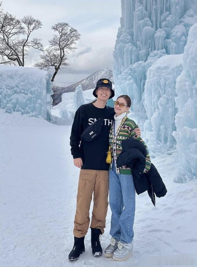 赌王的女儿也秀恩爱，爱情果然不分贫富。 ​​​