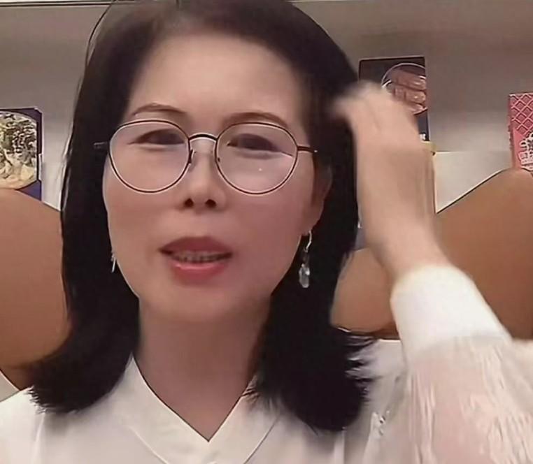 马筱梅和她父母不仅关心帮助照顾汪小菲的孩子们、对小杨阿姨真心相待是为了留住她、为