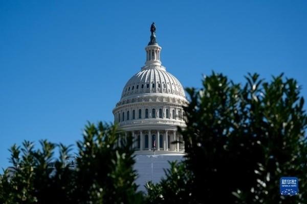 美国宪法规定，总统发动战争必须经过美国国会授权，如果没有授权战争必须在60天内撤