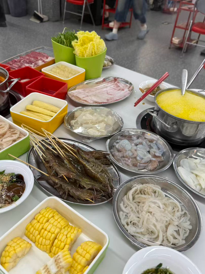 中午吃火锅🍲 
