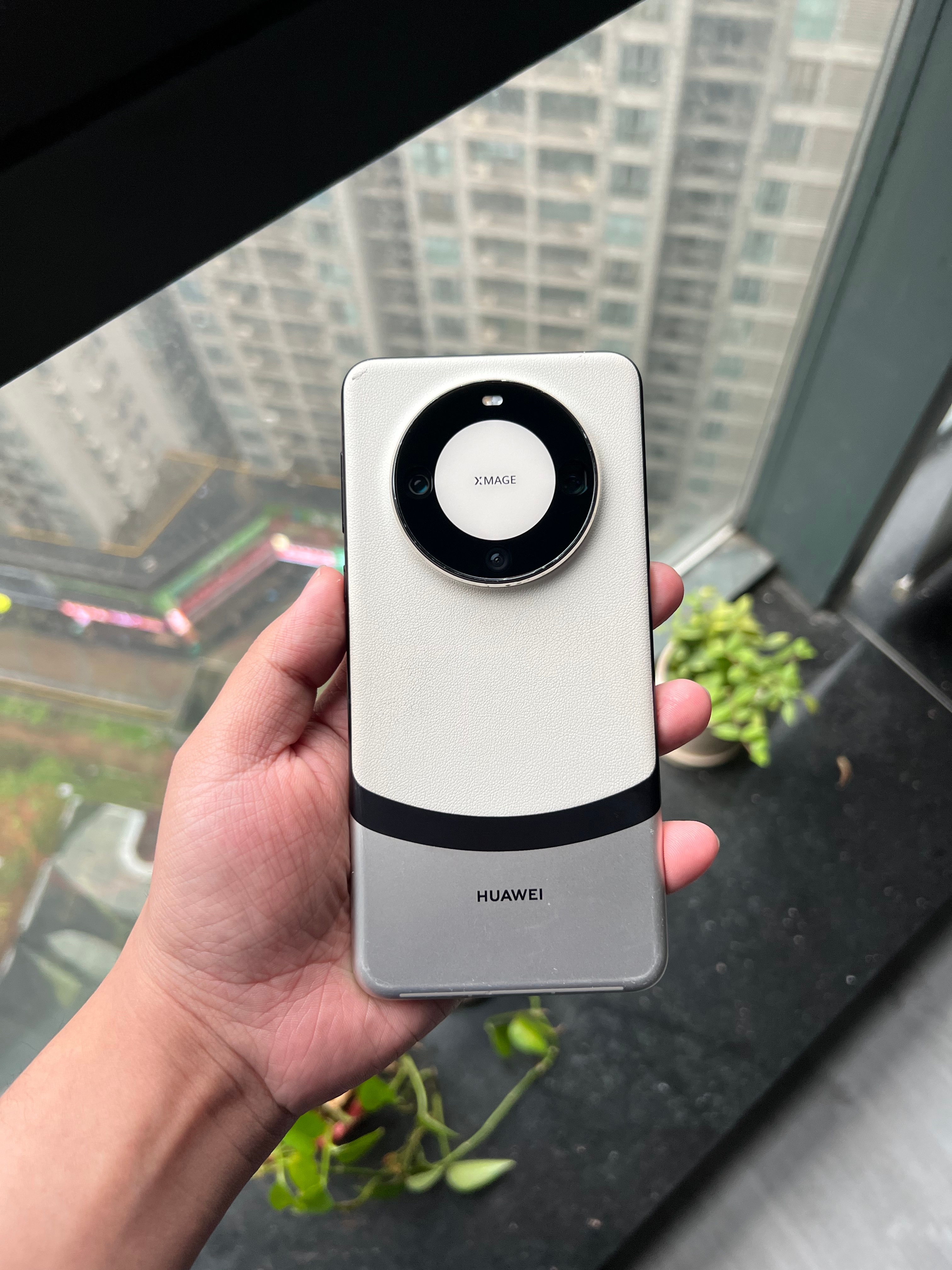 性价比拉满，华为Mate60 Pro+ 16+1TB 宣白，屏幕明显划痕，外壳划