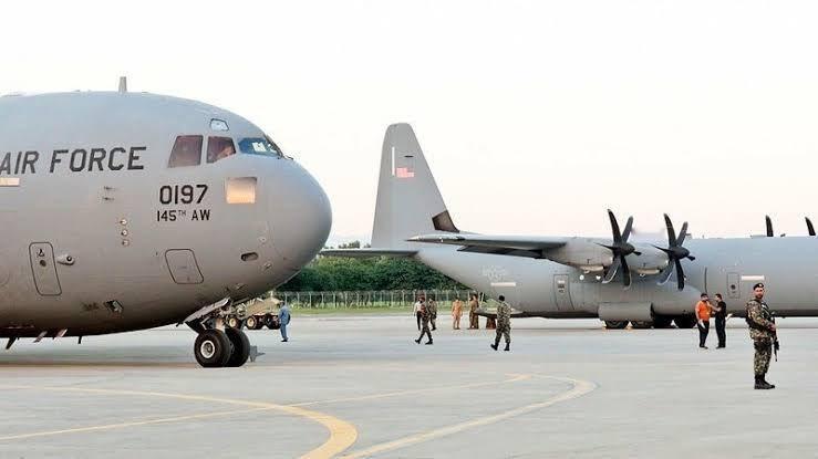 当副总统约翰·万斯访问巴基斯坦时，他的车队将包括：
• 重型装甲雪佛兰Subur