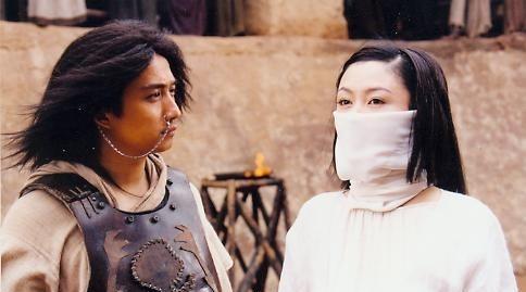 曹操斩杀吕布了之后，就带兵士闯入吕布住处进行抄家，随后在房内发现了貂蝉。

建安