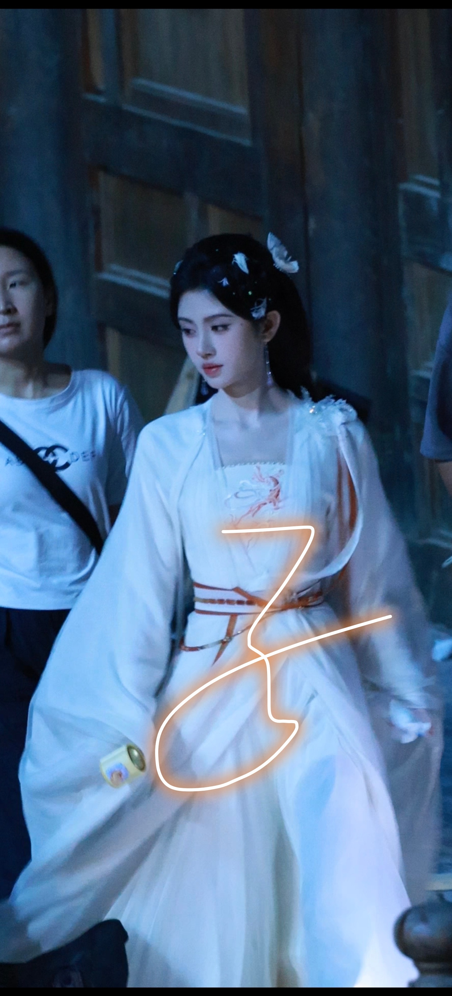 咋还没下班还换了一套衣服 