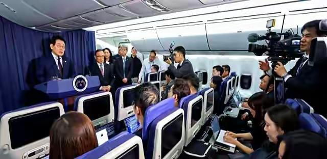 韩国总统李在明说，韩国外交的基本原则是以韩美同盟为基础，同时稳定管理韩中关系。