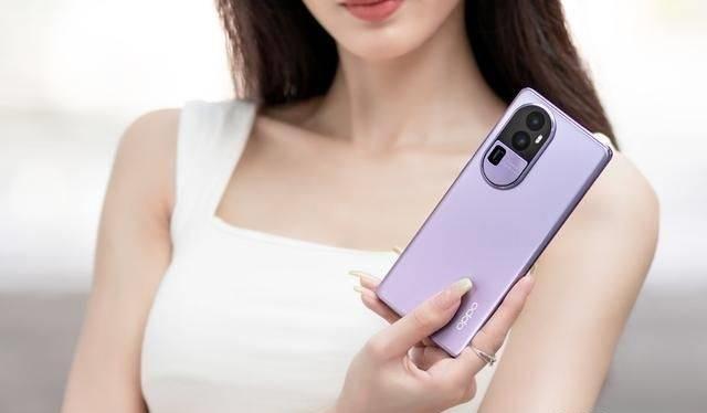 #记录我的9月生活#清仓价，入手OPPOReno10，仅需1693元
 
目前，