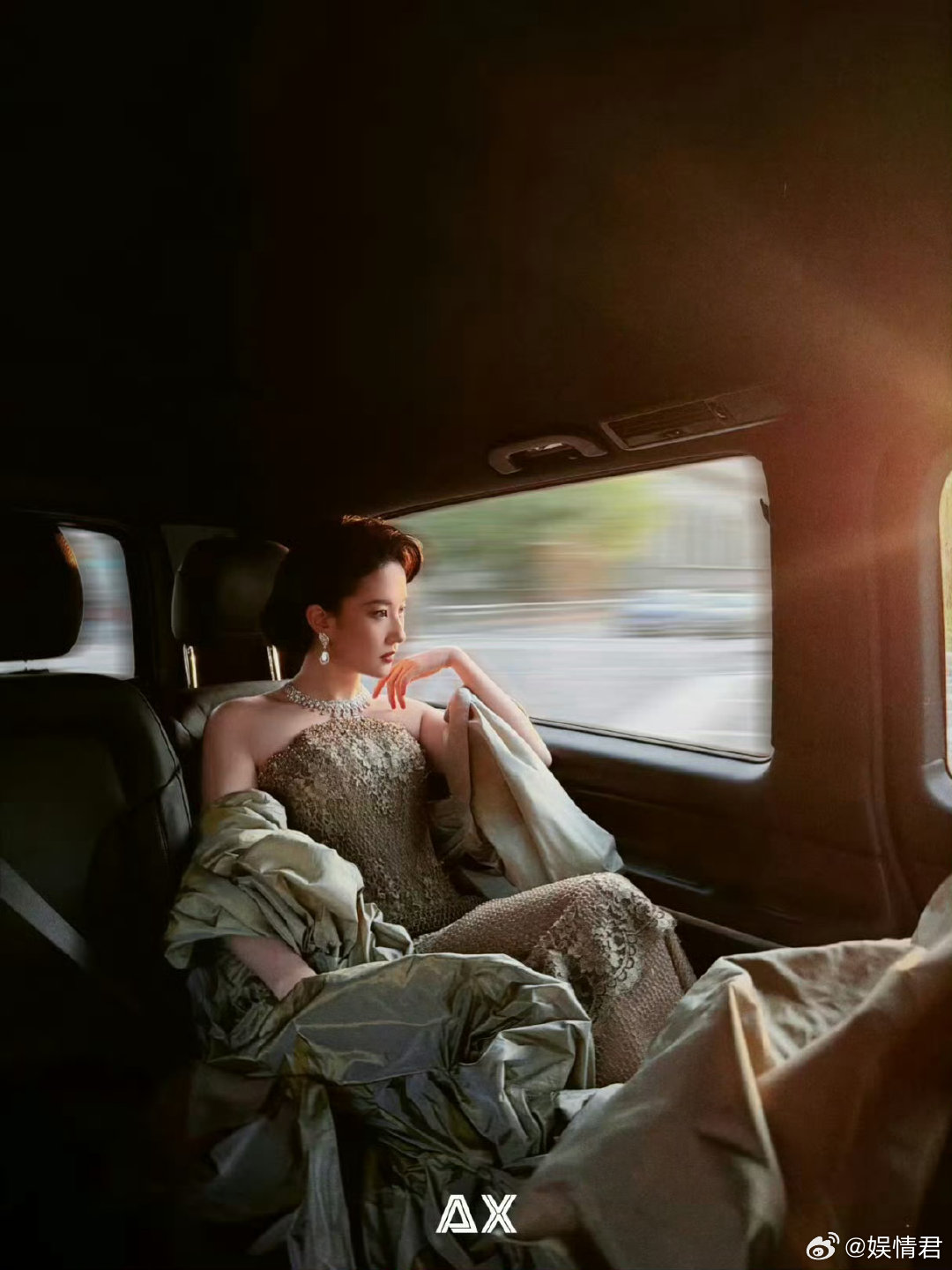 刘亦菲车窗照我的显化头像有 刘亦菲 宝格丽女王