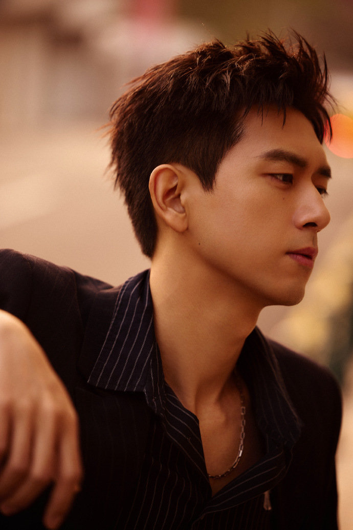 李现发的氛围感照片李现澳门记忆更新 李现发的氛围感照片，李现澳门记忆更新，是出片