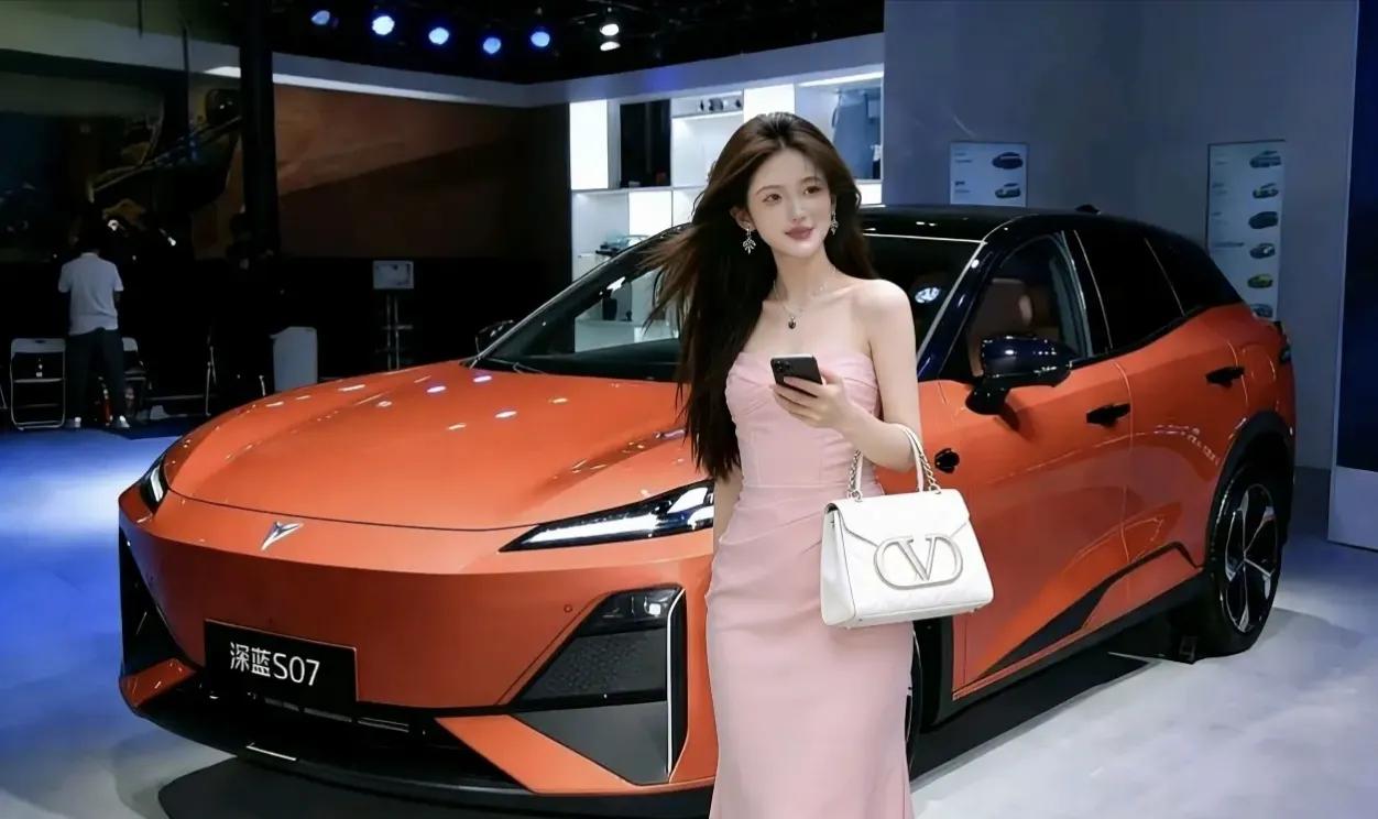 12月11日，万众期待的长安深蓝S07华为乾崑长续航版上市了，限时优惠价15.3