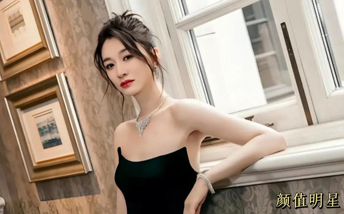 李小冉身材惊艳：瘦美与丰满的完美结合，曾为艺术献身

提及李小冉，很多人首先会想