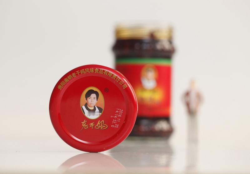 这年头，各大品牌在直播间喊破了嗓子，在社交平台砸钱营销。可老干妈倒好，微博微信停