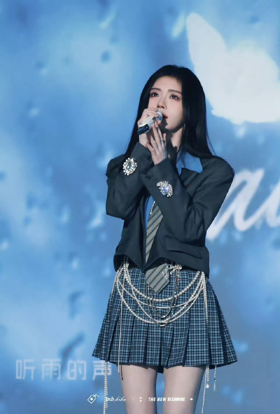 #晚安咪语##鞠婧祎巅峰之夜造型#恭迎爱豆小鞠～学院风造型是青春学姐，请继续闪耀