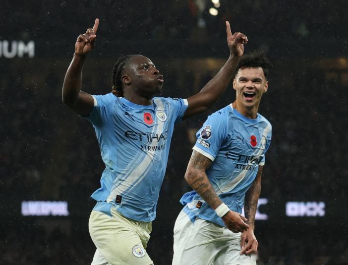 在接受《卫报》采访时，曼城边锋多库畅谈个人盘带技巧和球队冲击奖杯的前景，并认为只