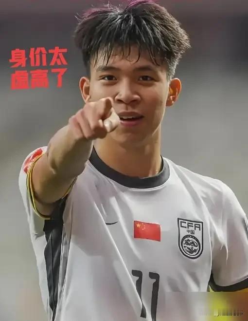 王钰栋，正在走下曾经的神坛！
曾几何时，王钰栋被捧为中国男足的希望，是赶超韩、日