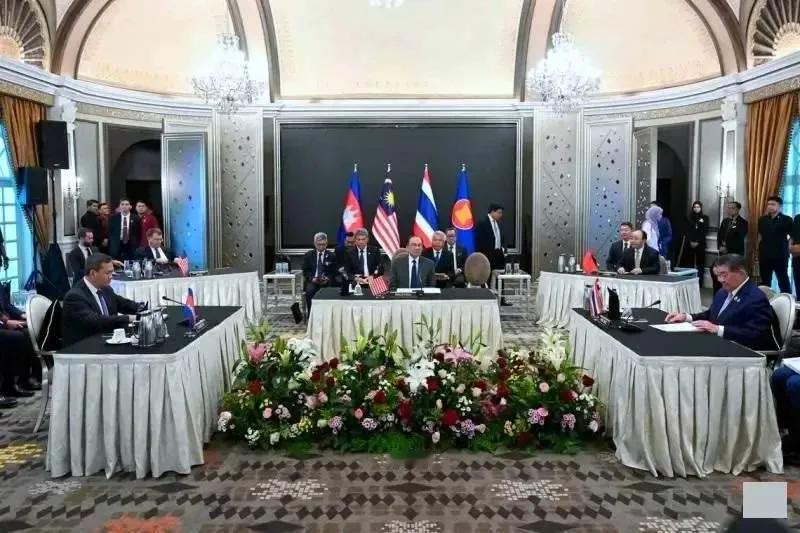 泰柬冲突算是平息了，美国上蹿下跳，好像主宰了冲突走势，一边挑唆，一边威吓，真是把