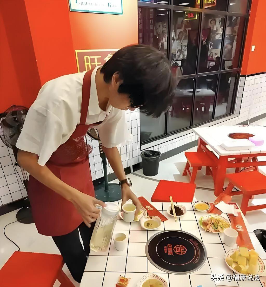 “心真黑！”湖南衡阳，19岁大学生在火锅店打工，干了46天，共赚了4600元，岂