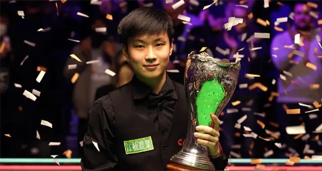 赵心童以一场令人震撼的表现，毫无悬念地以10比3的比分击败了特鲁姆普，成功摘得2